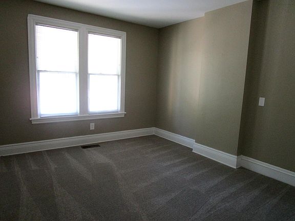4th image of 355 Alexander St #1