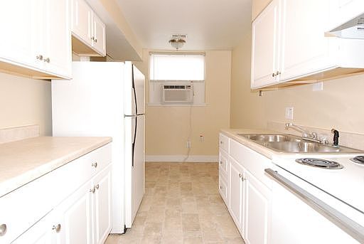 3rd image of 1724 Case Ave APT 4