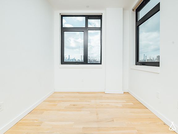 5th image of 44 Kent St #289