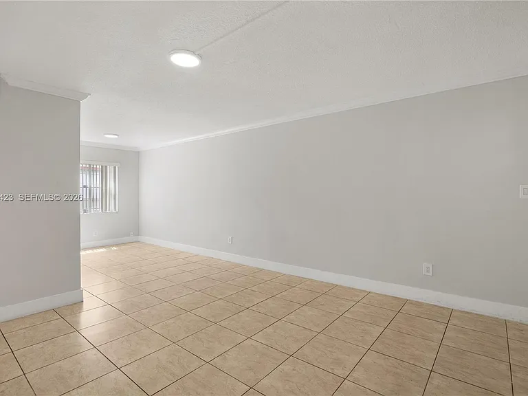 4933 Hollywood Blvd #201 — Photo 5