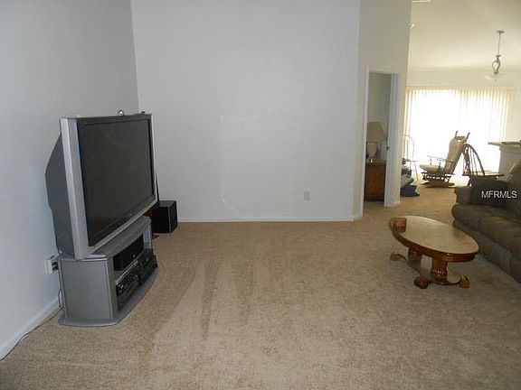3rd image of 1728 Pine Bay Dr