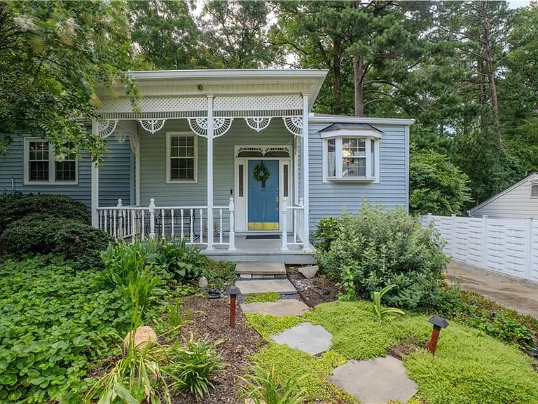 1053 Vista Trl NE — Photo 1