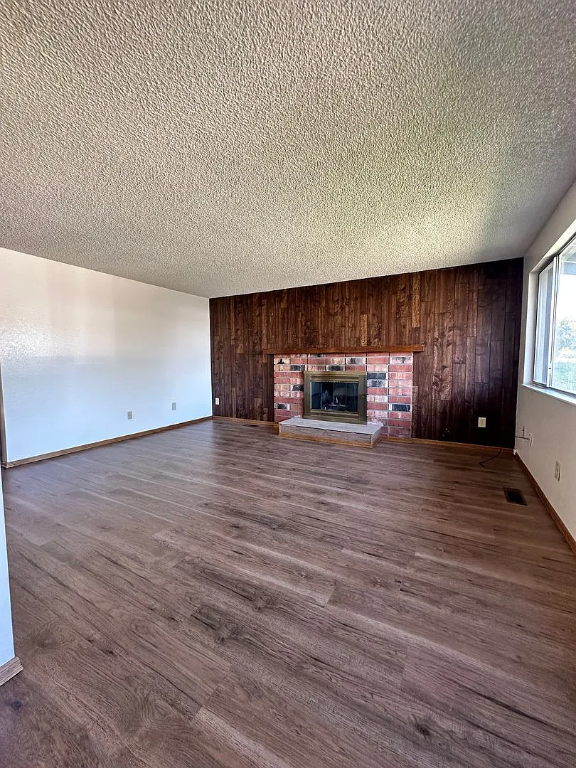 Pear Ln — Photo 2
