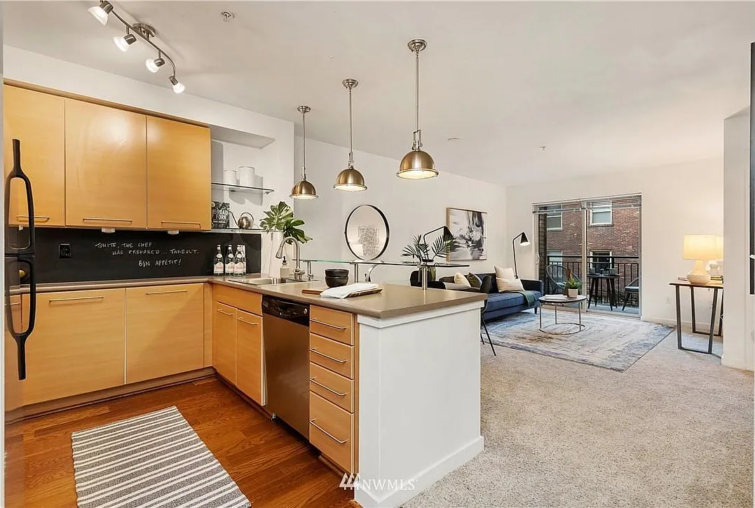 1 bed, 698 sqft, $2,450 — Photo 3