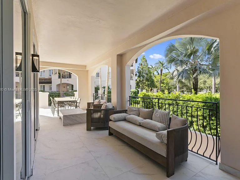 19217 Fisher Island Dr #19217 — Photo 31