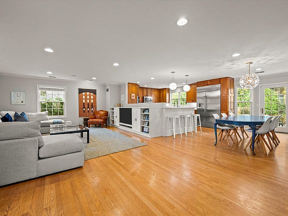 5th image of 1255 Warrington Rd