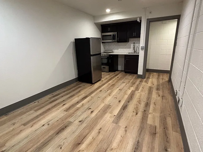 1076 E 200 S — Photo 3