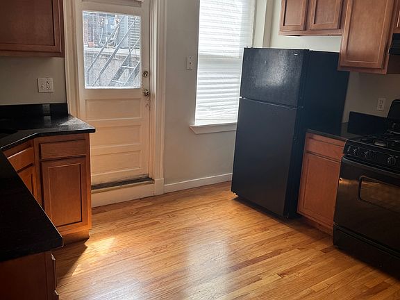 5th image of 220 Hanover St APT 7