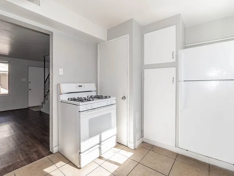 1109 Akron St #1115 — Photo 4