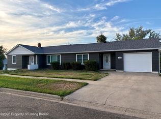 116 5th St N, Beach, ND 58621