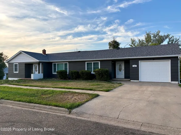 116 5th St N, Beach, ND 58621