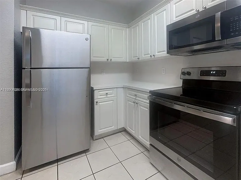 2730 NE 4th St #205 — Photo 5