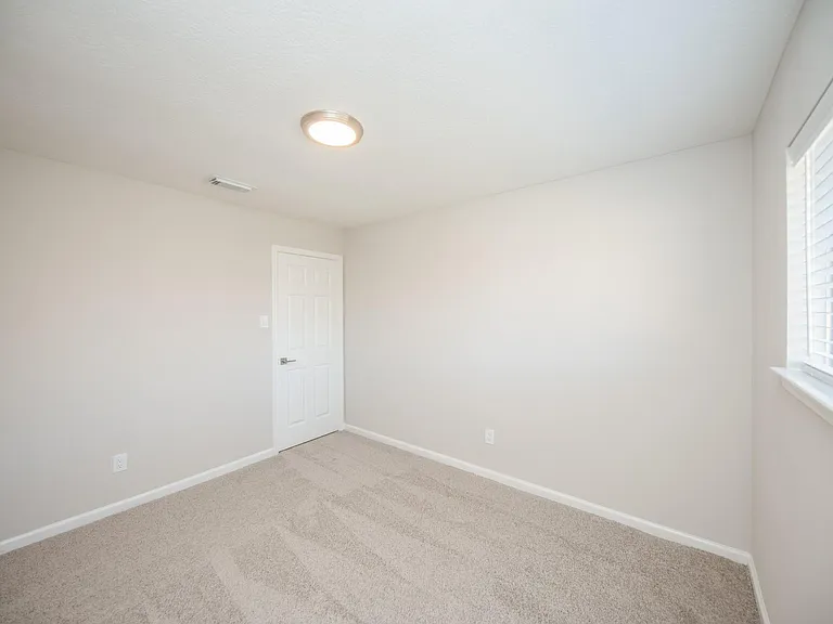 121 Coffee Ln — Photo 17