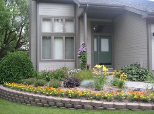 318 N Winding Dr, Waterford, MI 48328