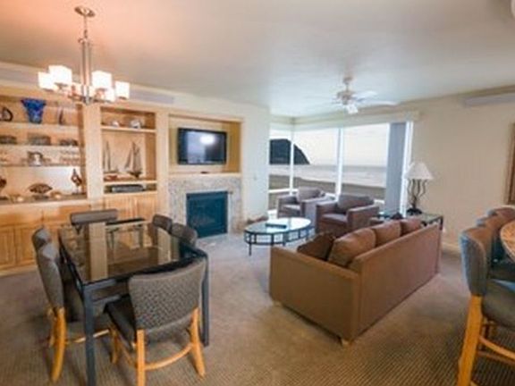 Living/Dining w/ocean view