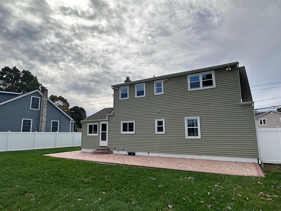 1st image of 542 N Wellwood Ave