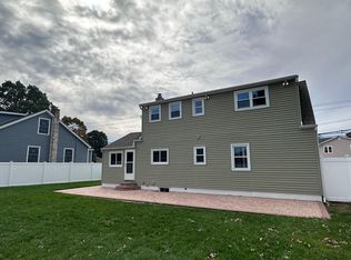 542 N Wellwood Ave, Lindenhurst, NY 11757