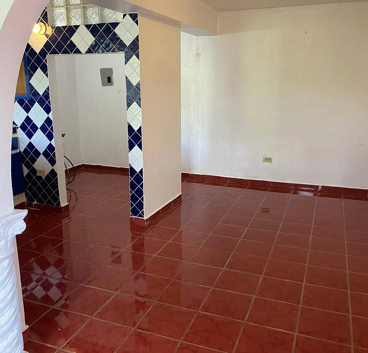 2 bed, 1300 sqft, $700 — Photo 2
