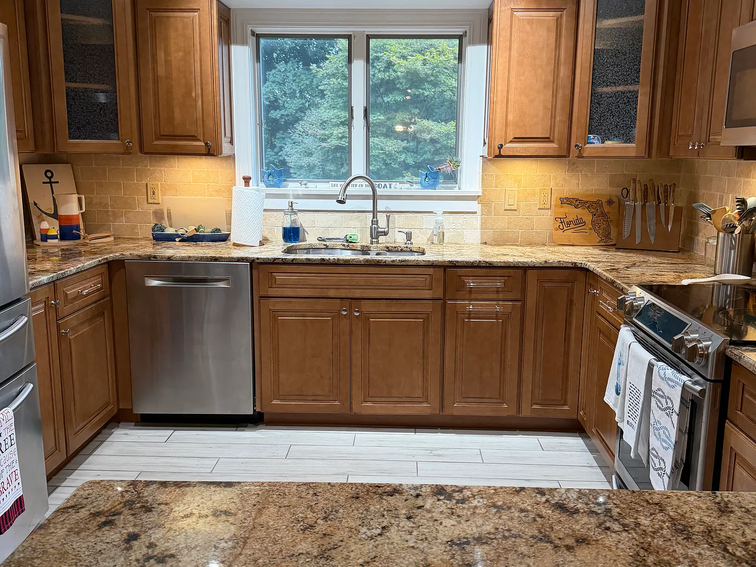 2 bed, 2.5 bath, 1645 sqft, $4,000 — Photo 2