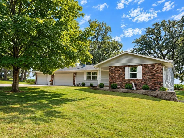 2995 267th St, De Witt, IA 52742