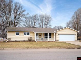 311 S Oakland St, Lake Crystal, MN 56055