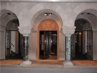 Rented by R New York