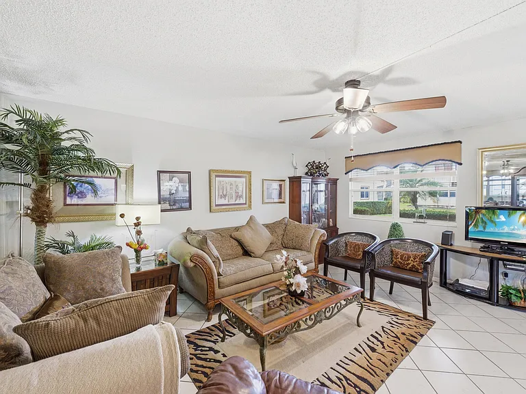 52 Saxony Cir #52-B — Photo 3