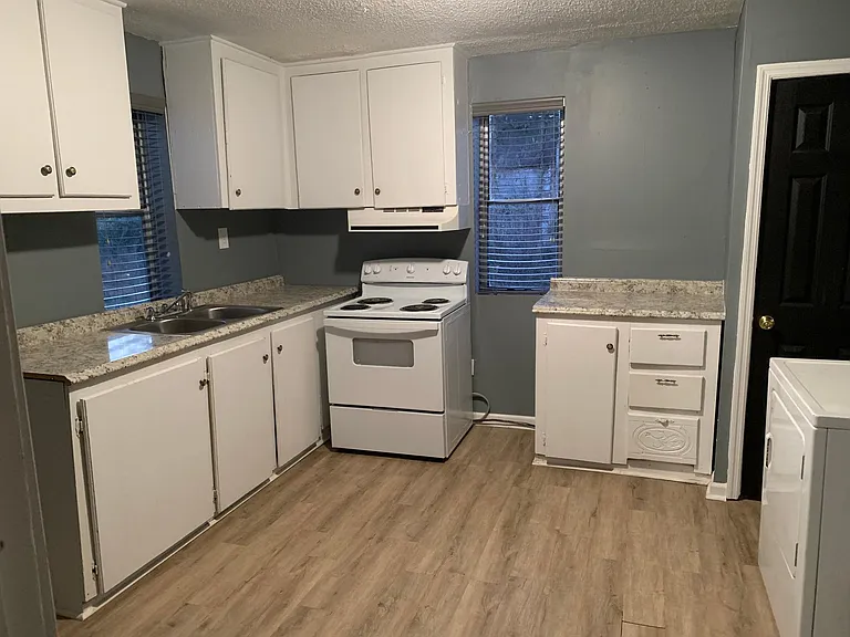 375 Shelley Dr #B — Photo 7