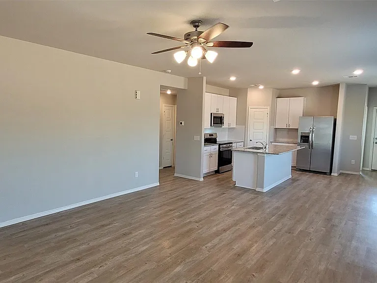 526 Dalloway St — Photo 9