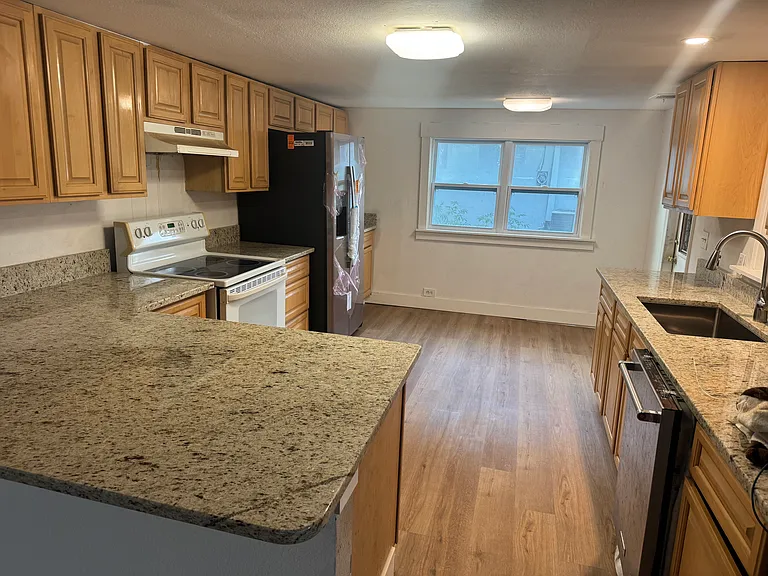 2121 Greenway Dr — Photo 6