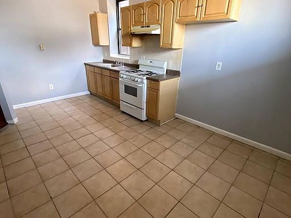 2nd image of 136-138 S 7th St #2L