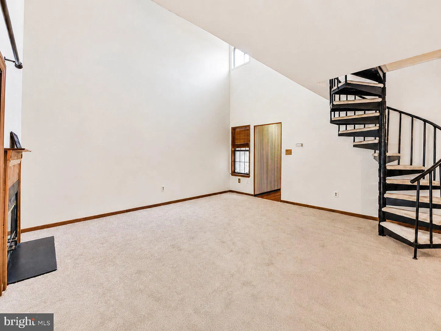 3 bed, 2.0 bath, 1425 sqft, $2,400 — Photo 3