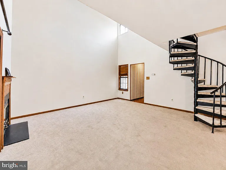 19 Summit Ct — Photo 7