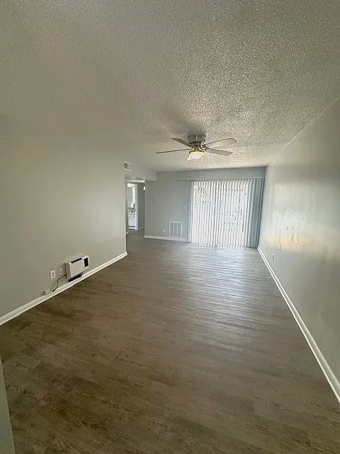 2 bed, 1.0 bath, 838 sqft, $995 — Photo 1