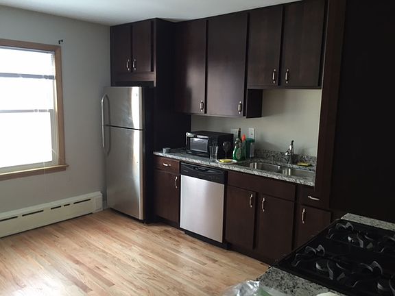 4th image of 6631 N Northwest Hwy #2