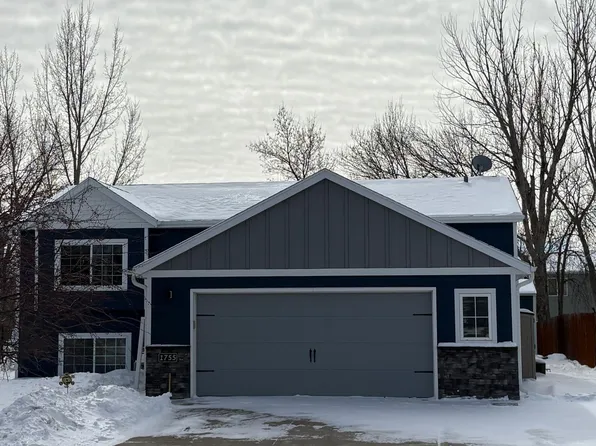1755 Huntington Dr, West Fargo, ND 58078