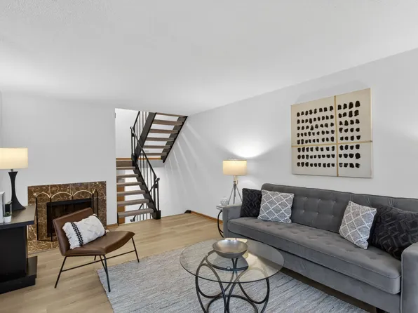 3250 Hill Ridge Dr #82, Saint Paul, MN 55121