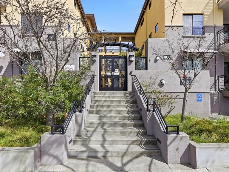 800 N 8th St #220 — Photo 23