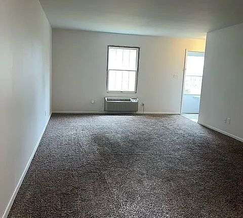 4th image of 12-175 Friendship Dr #50