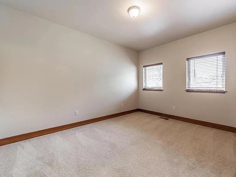 Silverleaf Dr — Photo 18
