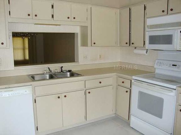 4th image of 2514 Royal Pines Cir APT B