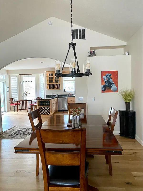 Single level, light filled home in Hailey, ID — Photo 4