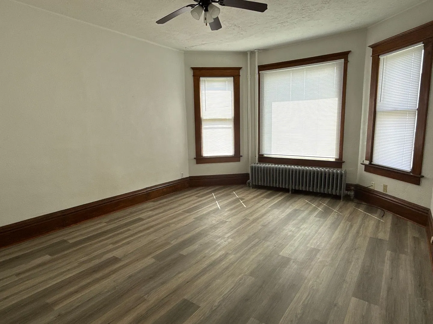 802 Main ST — Photo 3
