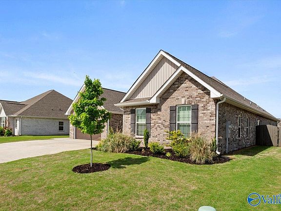 3rd image of 122 Cove Brook Dr