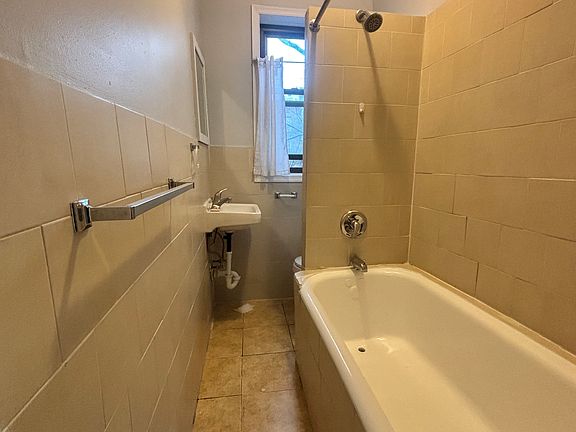 2nd image of 2671 Kennedy Blvd #30