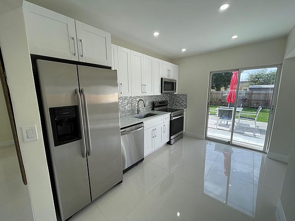 2nd image of 5217 NE 1st Terrace