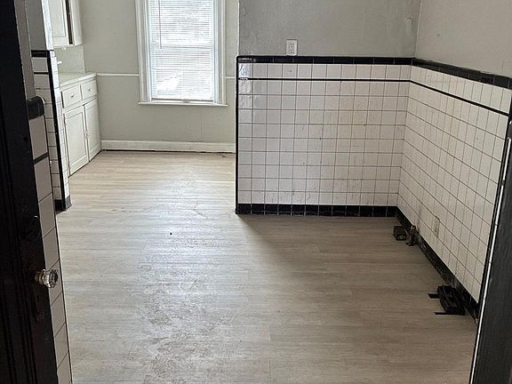 5th image of 14292 Evanston St