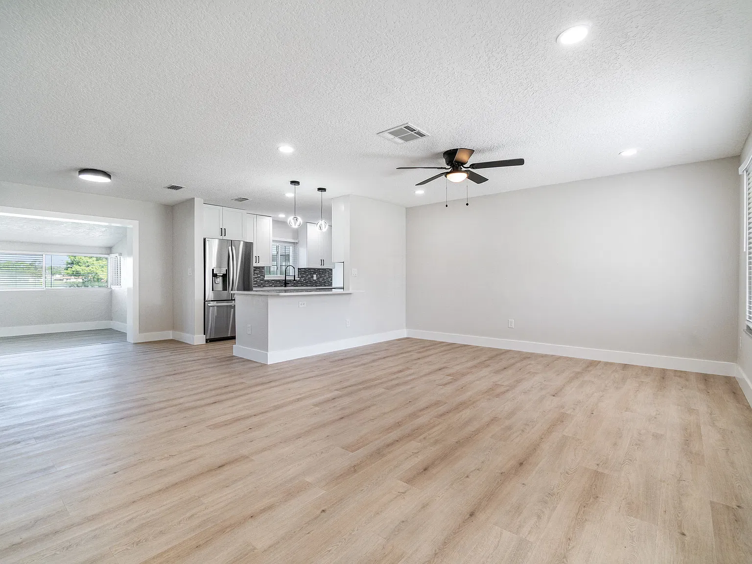 3 bed, 1811 sqft, $2,350 — Photo 3