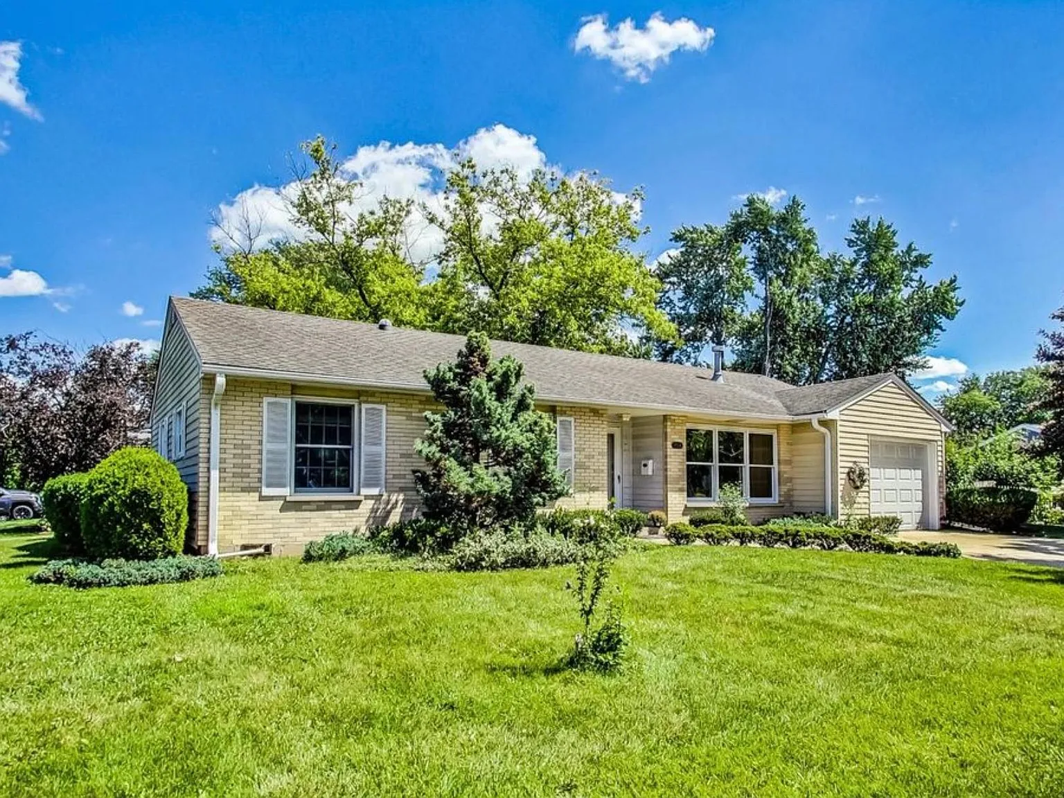 3 bed, 1310 sqft, $3,300 — Photo 1