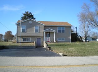 817 Sioux Dr, Portage Des Sioux, MO 63373